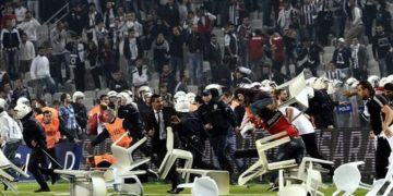 Entra em vigor lei que suspende por cinco anos torcida que invadir treino
