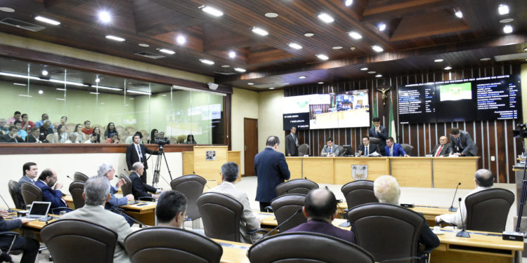 Reajuste de 16% para todo funcionalismo público estadual será votado em plenário