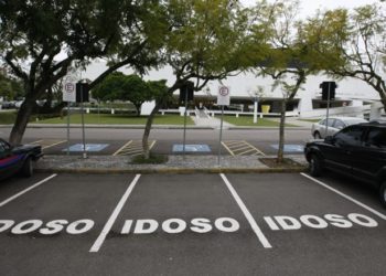 Liminar possibilita cobrança a idosos e portadores de deficiência por estacionamentos em Natal