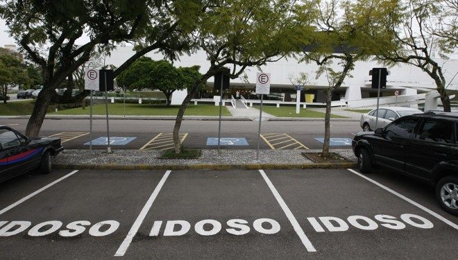 Liminar possibilita cobrança a idosos e portadores de deficiência por estacionamentos em Natal