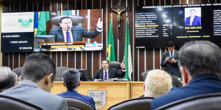 Assembleia vai votar pauta-bomba que prevê aumento para todos os servidores do RN