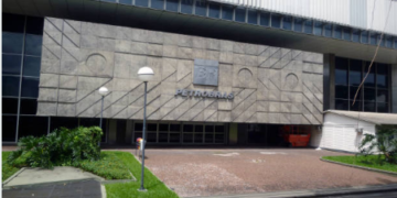 Liminar determina que petroleiros não iniciem greve marcada para segunda-feira (25)