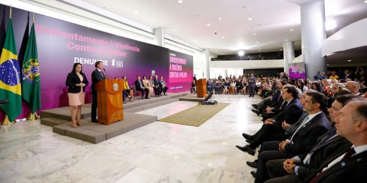 Governo anuncia medidas de enfrentamento à violência contra a mulher