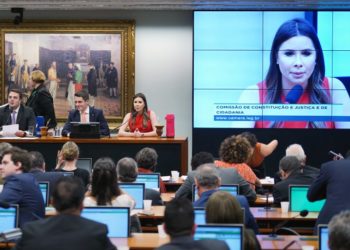 Após 12 horas de reunião, CCJ encerra discussão sobre prisão em segunda instância