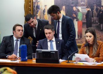 CCJ aprova admissibilidade da PEC que permite prisão após 2ª instância