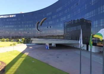 Professora readaptada para função administrativa mantém direito a salários e vantagens pessoais