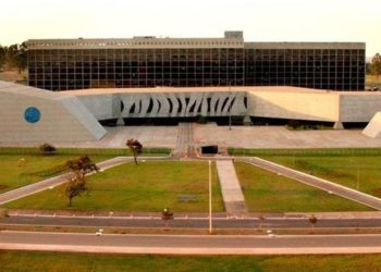 Ex-empregado não pode permanecer em plano de saúde coletivo cancelado pelo empregador