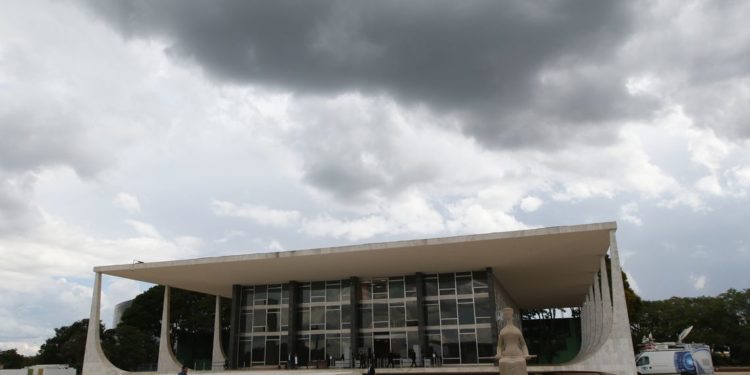 Maioria do STF vota para suspender MP que extinguiu Dpvat