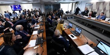 Pacote anticrime é aprovado na CCJ e vai a Plenário no Senado