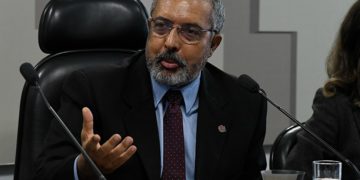 Proposta acaba com auxílio-moradia para senadores e deputados