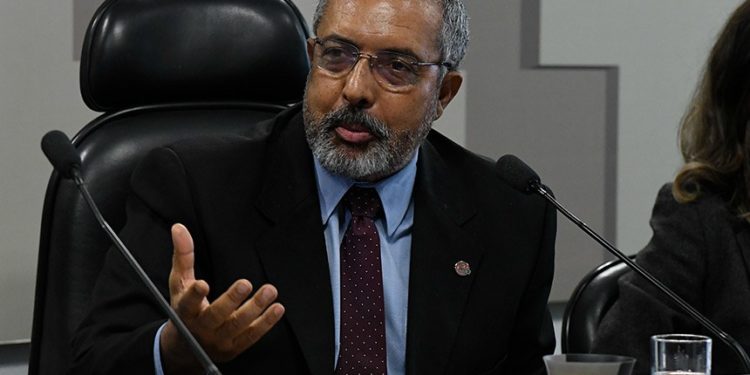 Proposta acaba com auxílio-moradia para senadores e deputados