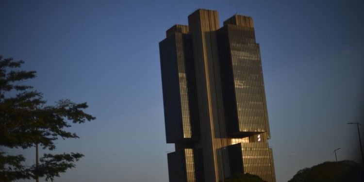 Focus: Instituições elevam pela sétima vez estimativa de inflação