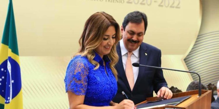 Renata Gil toma posse como nova presidente da AMB