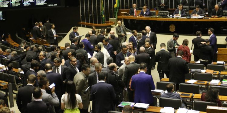 Câmara aprova pacote anticrime; texto vai ao Senado