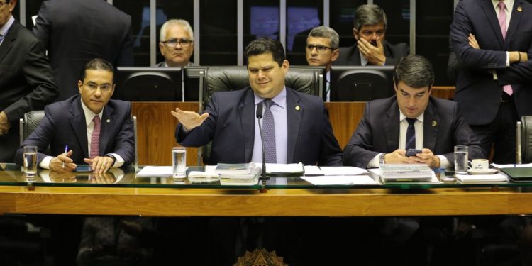 Congresso mantém veto a propaganda partidária na TV e no rádio