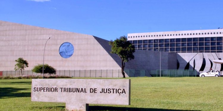 Desinteresse do consumidor afasta cláusula que impõe solução por meio de arbitragem