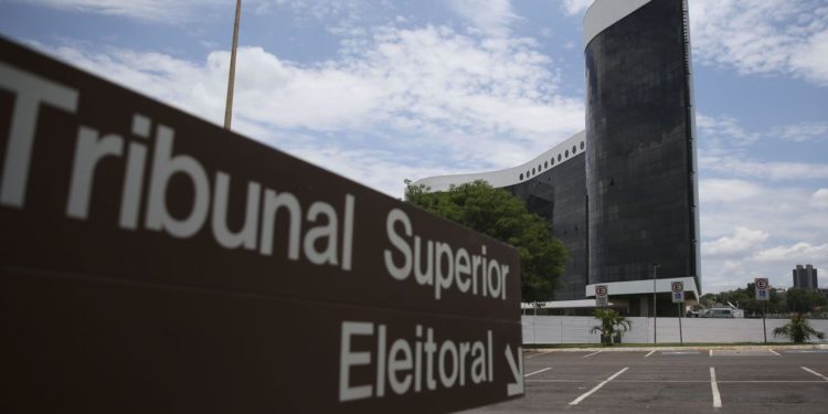 TSE aprova resoluções sobre gestão do fundo eleitoral