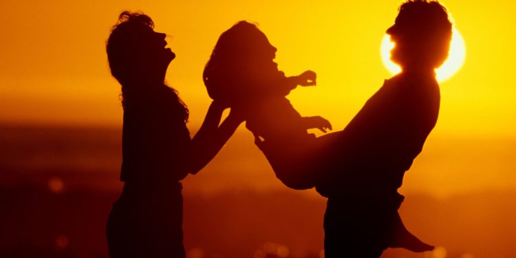 Pelo melhor interesse da criança, presidente do STJ mantém menor com casal que busca regularizar adoção