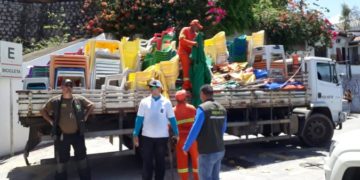 Operação Verão autua comerciantes e apreende material em Ponta Negra