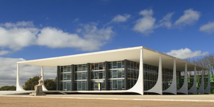 Governo publica decreto para contratar militares no serviço público