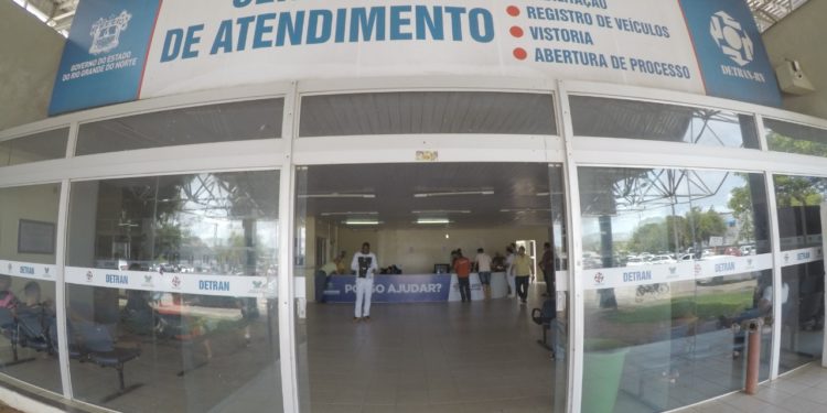 Pedido de renovação da Carteira de Habilitação pode ser feito pela Internet