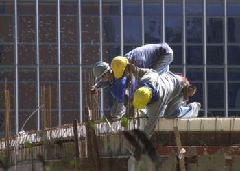 Confiança do empresário da construção atinge maior nível desde 2014