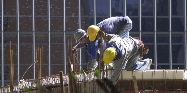 Confiança do empresário da construção atinge maior nível desde 2014