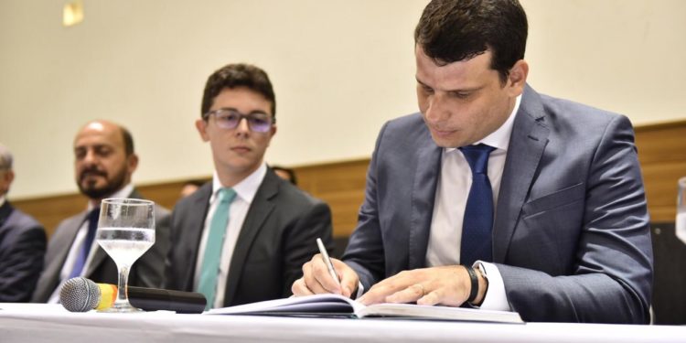 Defensor Público-Geral do Estado para o biênio 2020-2021 é empossado