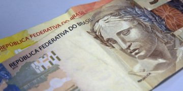 MP que eleva salário mínimo para R$ 1.045 é assinada