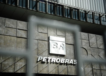Petrobras ajuíza ação contra greve iniciada sábado