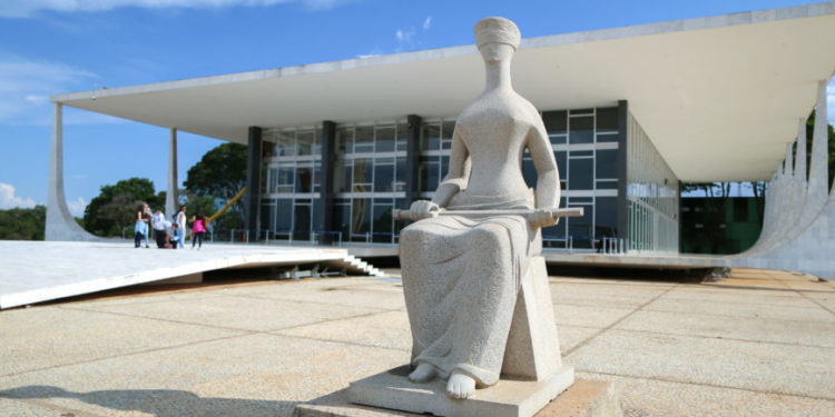 Corretoras pedem suspensão de processos trabalhistas que envolvem suposto descumprimento de bloqueio de valores