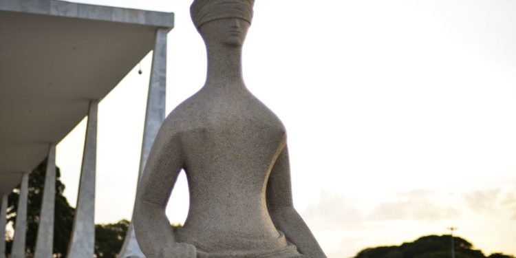 Senado aprova lei com medidas de contenção do coronavírus no Brasil