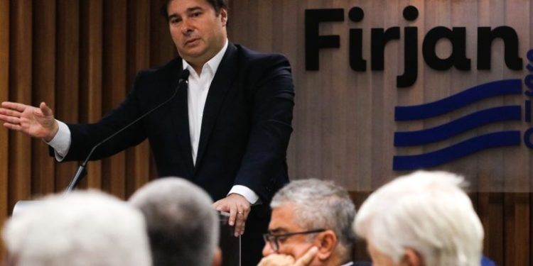 Para Maia, desafio da reforma tributária é não aumentar impostos