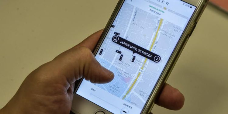 Em decisão inédita, TST diz que motorista não é empregado do Uber