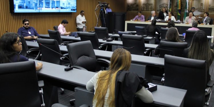 Projeto contra alagamentos e veto marcam reunião da Comissão de Justiça