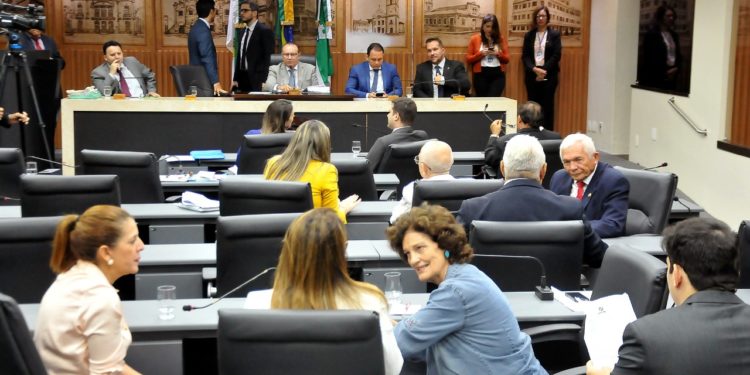 Câmara derruba veto a PL que trata da retirada de carroças das ruas de Natal