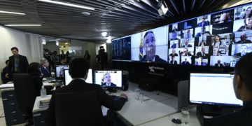 Senado vota hoje auxílio de R$ 600 para autônomos e informais