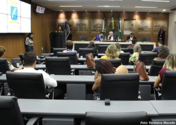 Comissão de Educação abre trabalhos com aprovação de 12 projetos