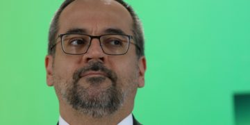 Ministro manda arquivar pedido de investigação do ministro da Educação por crime de responsabilidade