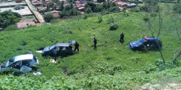 Guarda Municipal de Natal encontra desmanche de veículos em área de difícil acesso