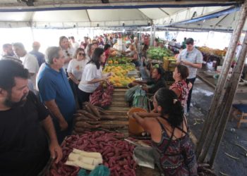 Prefeitura promove campanha de combate à violência contra mulheres nas Feiras