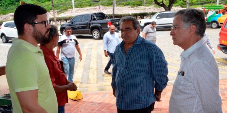 Álvaro Dias supervisiona serviços da Prefeitura para proteger população do coronavírus