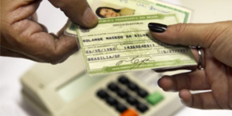 Covid-19: TSE divulga informações sobre atendimento especial a eleitor