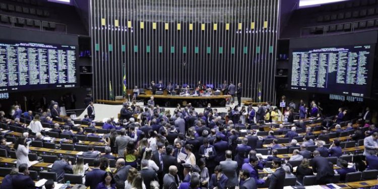 Com rejeição a veto, Congresso evita bloqueio orçamentário a seis modalidades de despesas