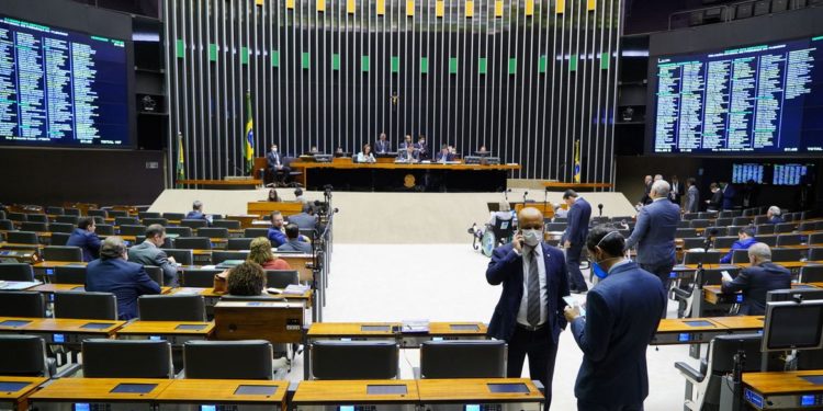 Câmara aprova auxílio de R$ 600 por mês para trabalhador informal