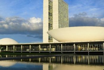 Governo autoriza venda de 35 imóveis da União