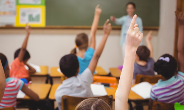 Professor com mais de 2/3 da jornada em sala de aula receberá adicional de horas extras