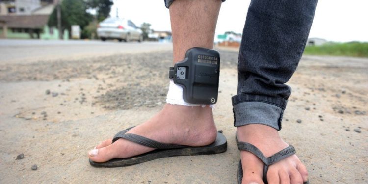 Tornozeleira descarregada gera regressão de regime para preso por assalto, decide TJ/RN