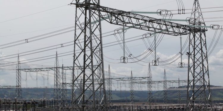 Publicada MP que isenta consumidor pobre de pagar conta de luz