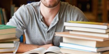 Covid-19: aluno obtém liminar para que universidade suspenda cobrança de mensalidades por 6 meses